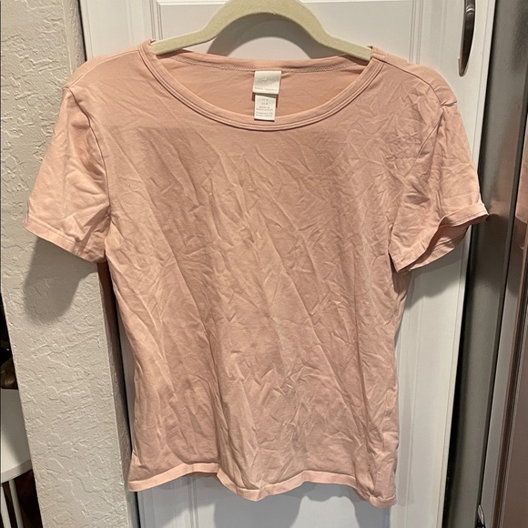 H&M Tops - H&M Women's Short Sleeve Scoop Neck Tee in Light Pink